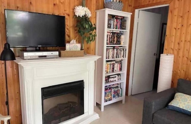 Classic Cottage Charm -Old Roots Cottage #1 ; rustic warmth and privacy