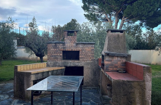 Classic elegance and timeless charm: Maison de Caractère with garden