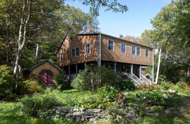 Classic Family Cottage, Ocean View from Porch, Peaceful Rural Location