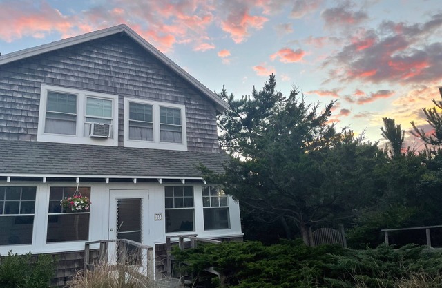 Classic Fire Island! Adorable Seaview Cottage - 2nd house from the beach.