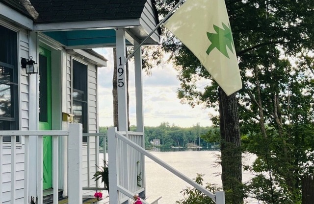 Classic Maine waterfront cottage on pristine Highland Lake Windham/Falmouth