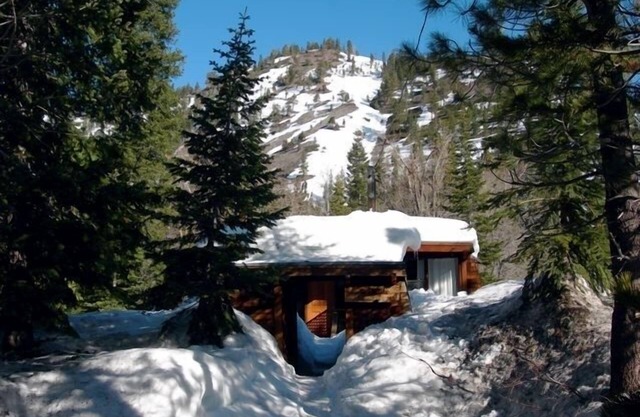Classic Mountain Cabin - Near Lake Tahoe and Tahoe City