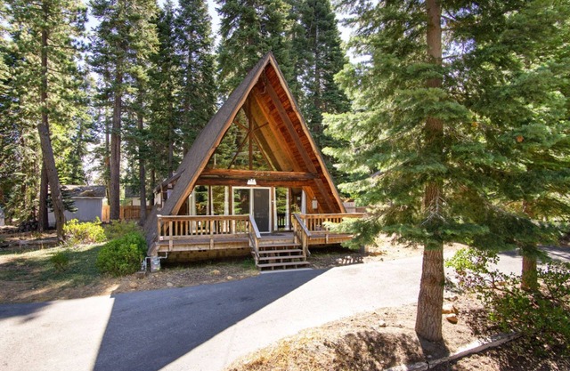 Classic, Pet-friendly A-Frame Styled Cabin with WiFi