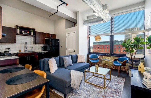 Classy 2BR Near Arrowhd & TMobile Parking, Rooftop