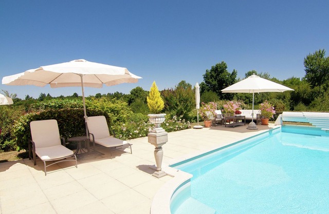 Classy Villa in Ecuras-Rouzède with Private Garden