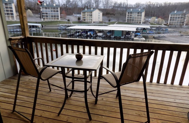 Clean and updated 1 bedroom 1 bathroom LAKEFRONT!
