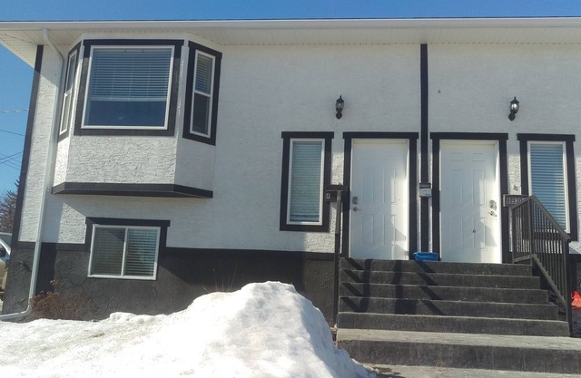 Clean and bright town home in central location