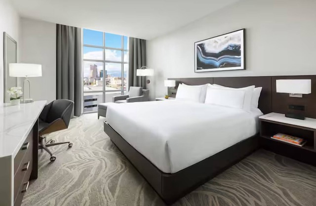Clean and Cozy Room Perfect for Relaxation w/Pool & On-Site Dining Options