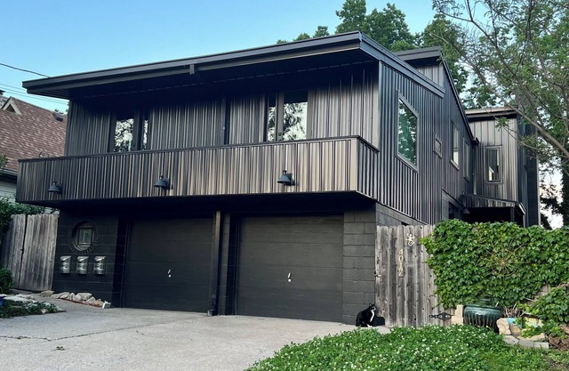 Clean&Bright-2Story Townhome w/Patio in Fab Location!
