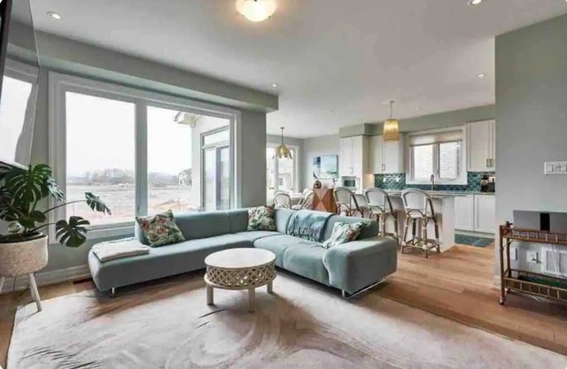 Clean & bright + Close 2 spa/parks & GREAT for kids