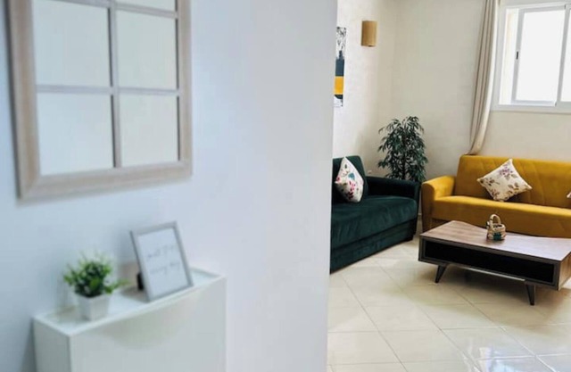 Clean & Calm Apt - 1st Floor - Free Parking & Wifi - Equipped Kitchen