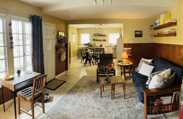 Clean, Cozy Apt in LA, near Hollywood, DTWN LA, mins to Pasadena Rose Bowl