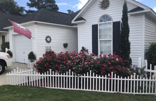 Clean Cozy Cottage Ideally Located