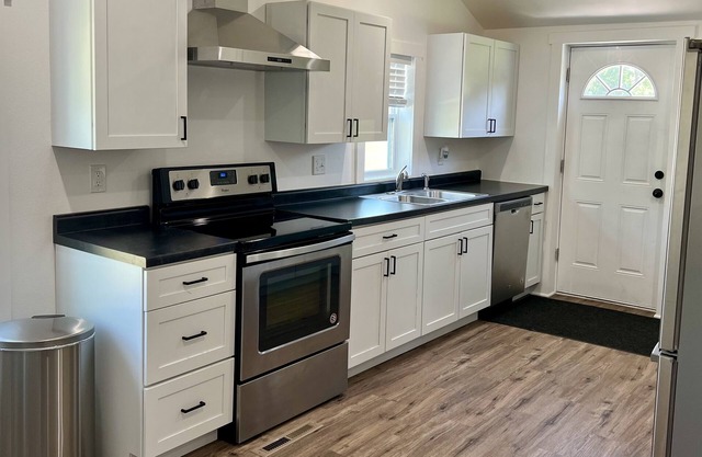 Clean & Cozy Family-Friendly Home Away From Home