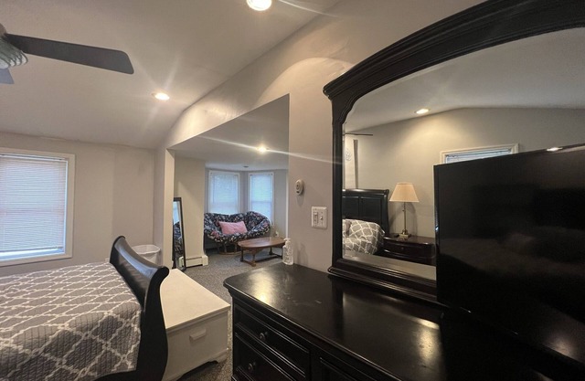Clean, private pet friendly on case by case basis and only 7 min. To joint base