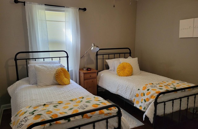 Clean, quiet and perfectly located in the city. Near downtown.