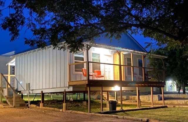 Clean River View Double Queen Beds Cabin #22