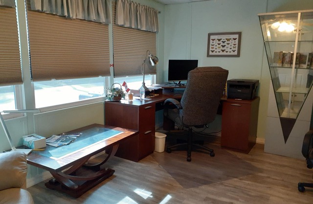 Clean spacious 2BR mobile home in great senior community in Largo Florida