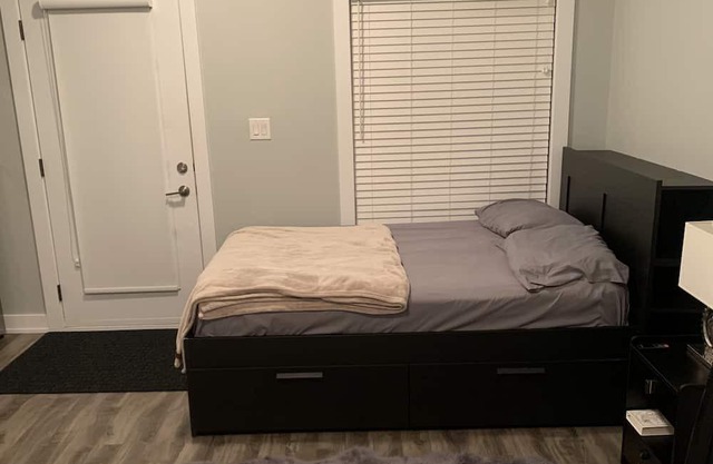 Clean studio apartment. Home away from home
