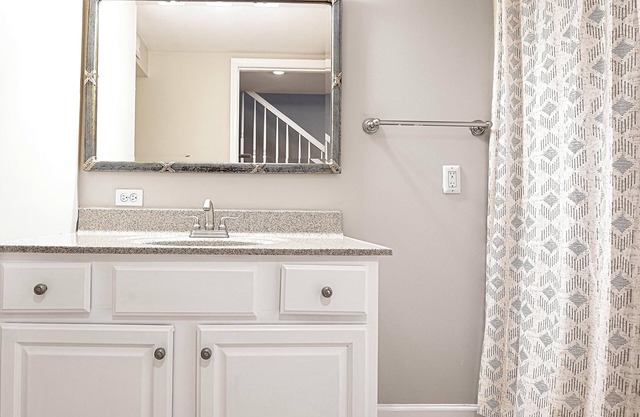 Clean & Stylish Townhouse Available in June! Perfect for Family and Friends!