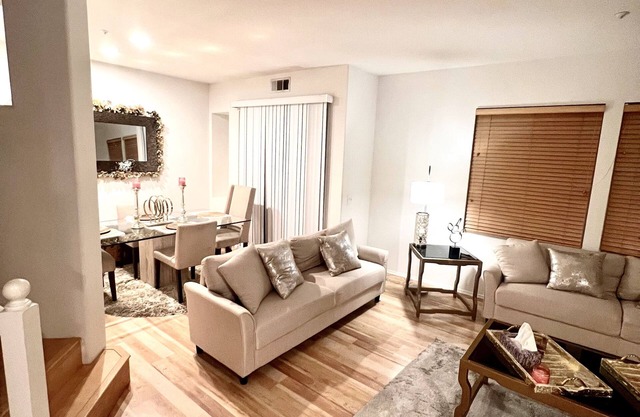 Clean townhouse in the heart of Irvine.