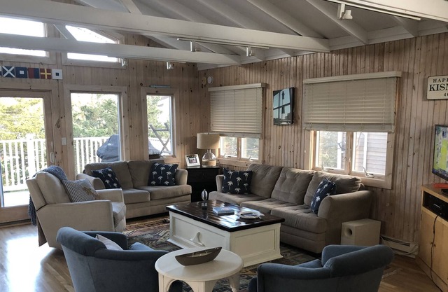Clean updated Kismet Beach House