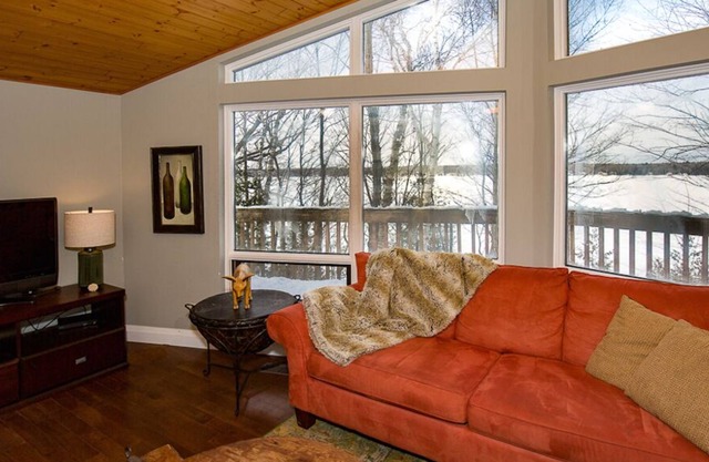 CLEAR LAKE - 4 bdrm family retreat! Easy access, deep water, and much more!