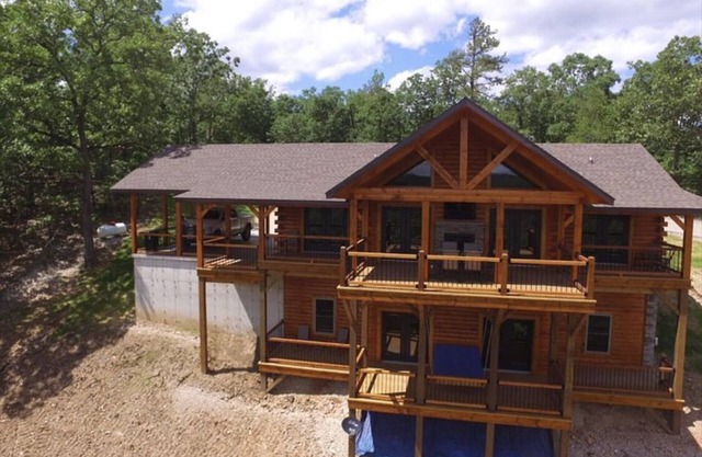 CLEAR VIEW CABIN - only 1 mile from Van Buren & Current Rvr @ Big Spring Park!