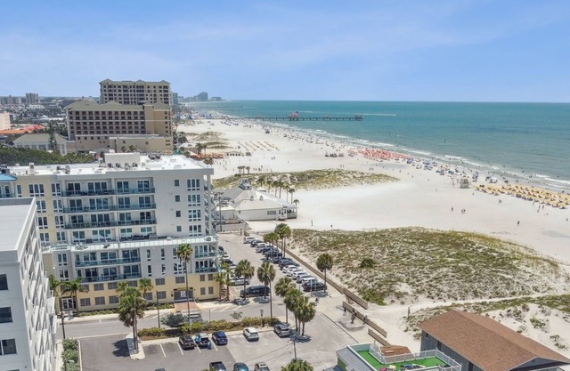 Clearwater Beach Cottage 13H/Walk to the Beach!