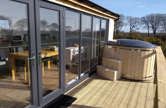 Cleeves Cabins, Arran Luxury Lodge With hot tub