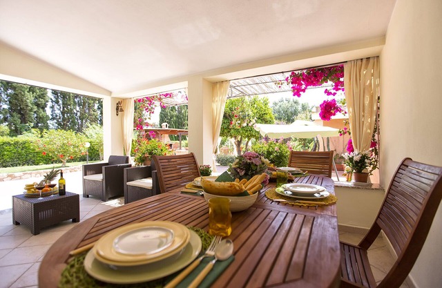 ClickSardinia Villa with garden near the beach with 4 rooms AC/WiFi