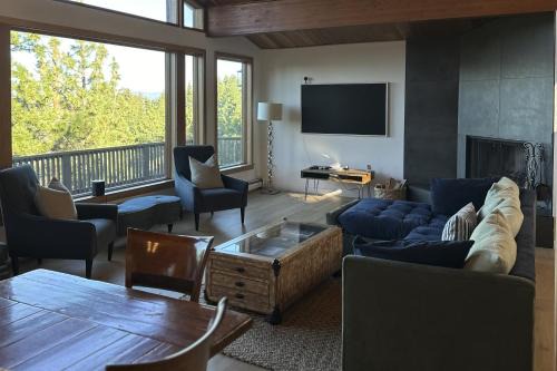 Cliffside Retreat