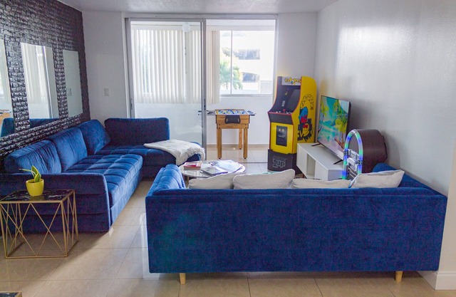 Close to Airport/Cruise Port Tropical Miami Condo