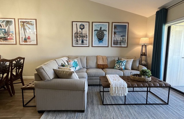 Close to Beach Newly Renovated 2 Bed 2 Bath Condo