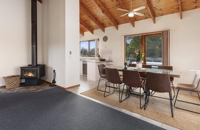 Close to beach, Wood fireplace, Pets, refreshing garden