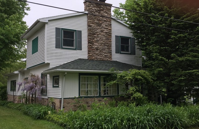 Close to Buffalo and Dog Friendly!