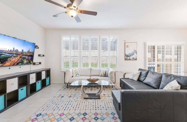 Close to CotA & Downtown | Spacious & Cozy | 4BR
