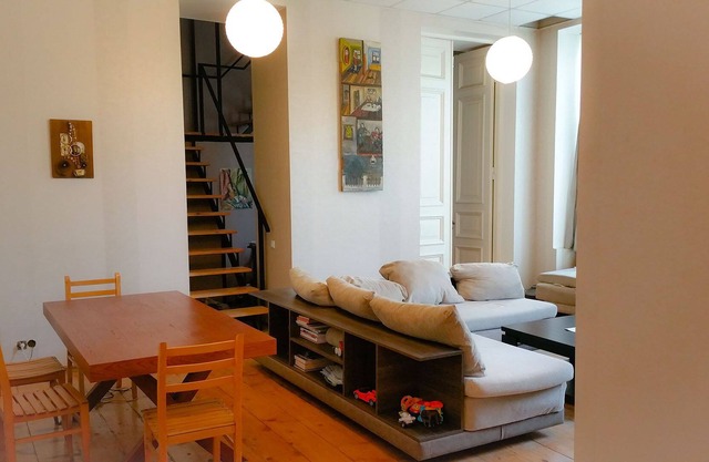 Close To Everything (✈ Free) Bright & Cozy Apt.