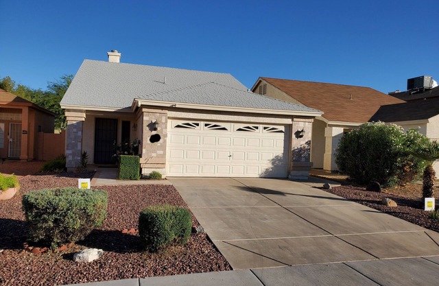 Close to : Everything. Glendale State F.nStadium , Shopping centers , n