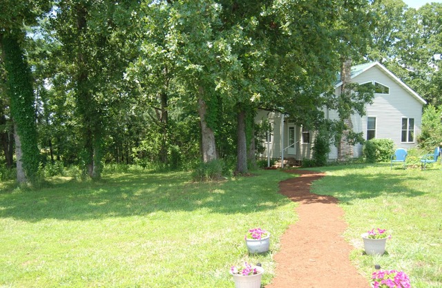 Close to Hermann Wine Trail, restaurants, and antique shops.