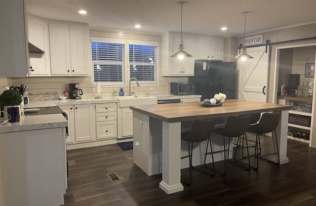 Close to Jamestown Marina -5-7 min drive