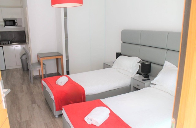 Close to Parc du Jas de Bouffan! Pets Allowed, Parking & Pool!