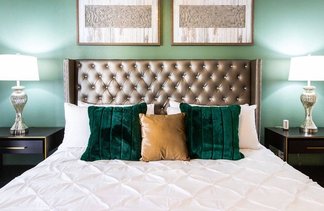 Close to Uptown|Fast WiFi|King Bed|Walkable