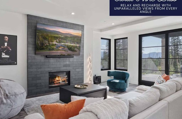 Cloud Nine Chalet | Sleeps 18 | Hot tub + Movies