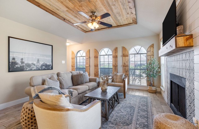 Clover Cottage- Charming Mediterranean Cottage in the heart of DFW
