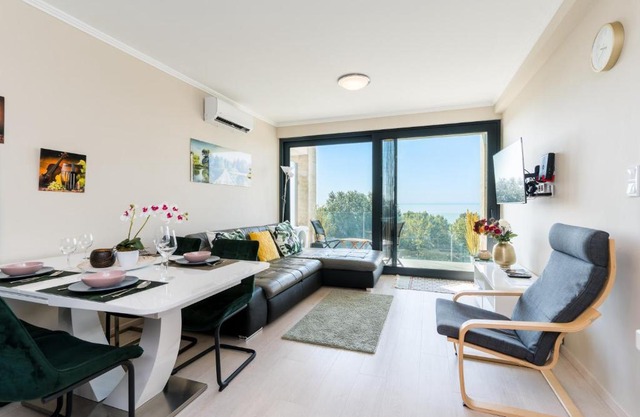 Club Panorama Lake View Apartment