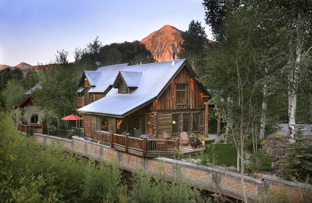Coal Creek Cabin/CB's Coolest Log Cabin Featured in Log Home Living! Hot tub!