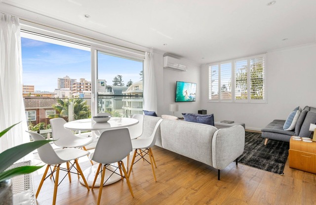 Coastal 2-Bed Apartment Steps from Manly Beach