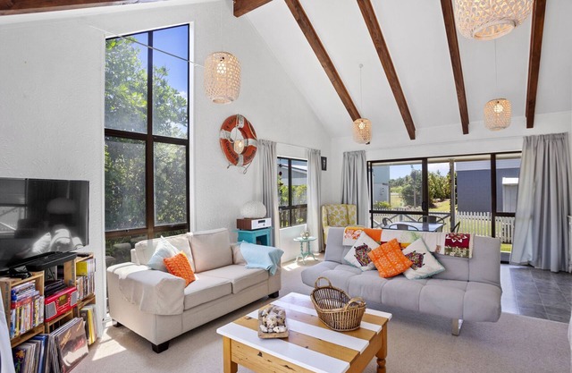 Coastal Charm - Waihi Beach Holiday Home