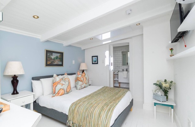 Coastal Charming Attic Escape Simon's Town
